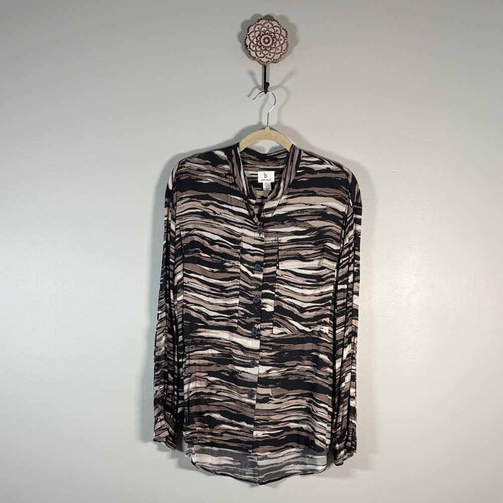 b new york Black and Tan Patterned Button Down Shirt with Pockets